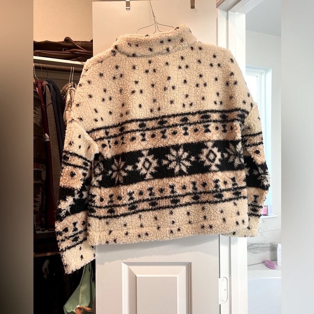 Love Tree Patterned Sherpa Pullover. - image 2